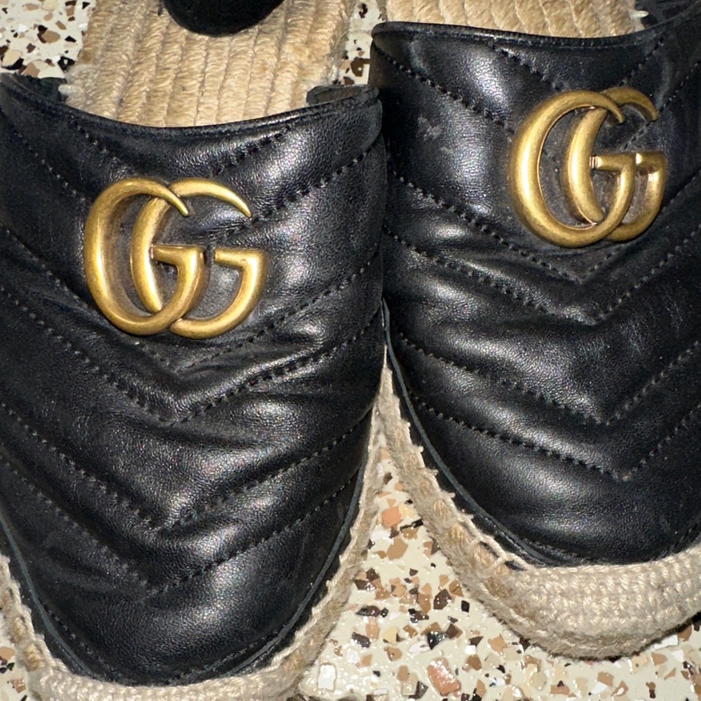 Gucci Black Quilted Leather Espadrille Slides with Gold Emblem - Picture 4 of 5